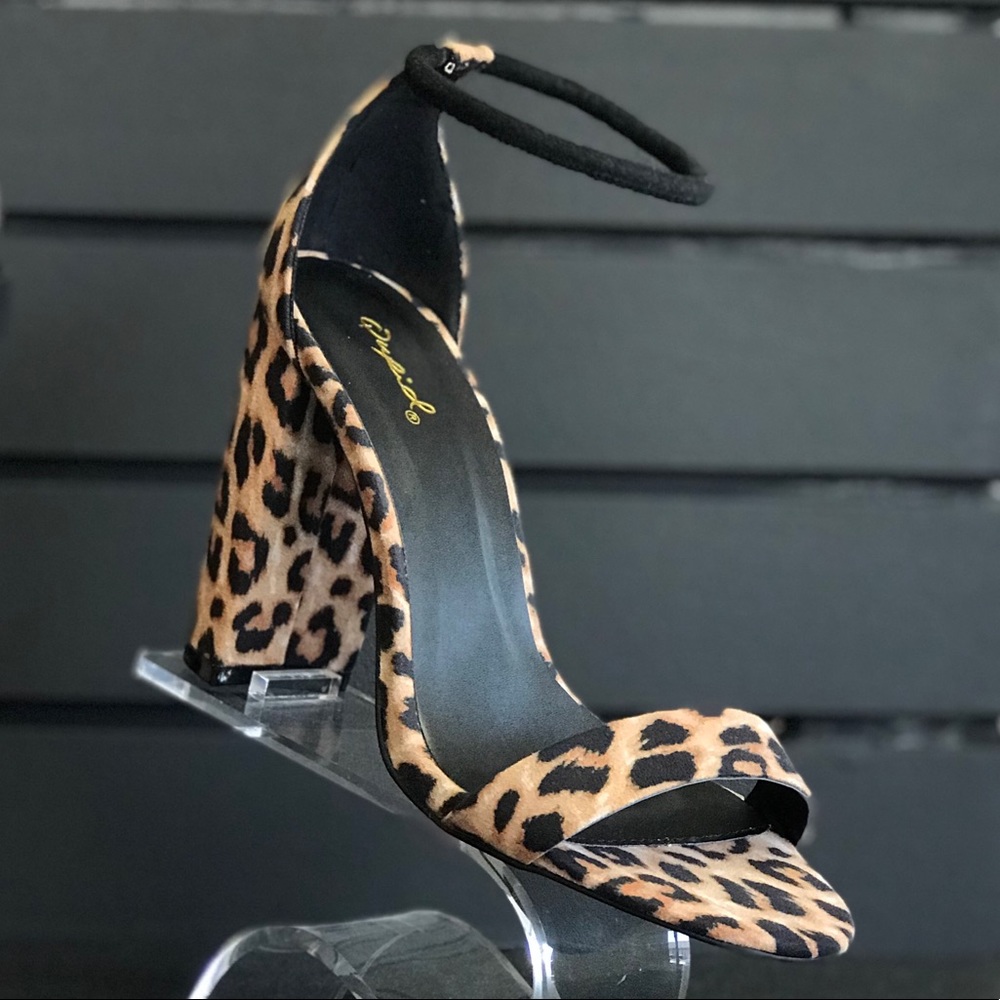 Leopard Heels - Picture 2 of 6